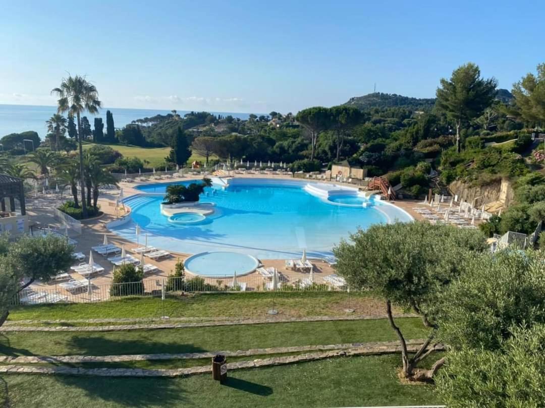Saint-Raphael- Vue Mer Et Massif De L'Esterel Exterior foto